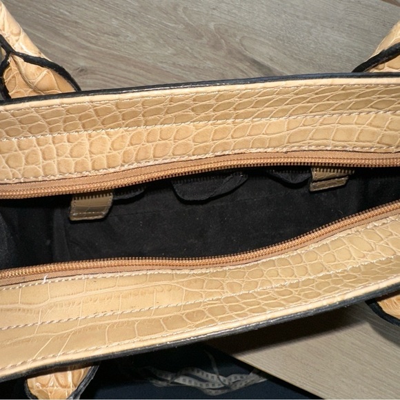 Tommy Hilfiger crocodile style handbag & coin purse - Picture 9 of 10